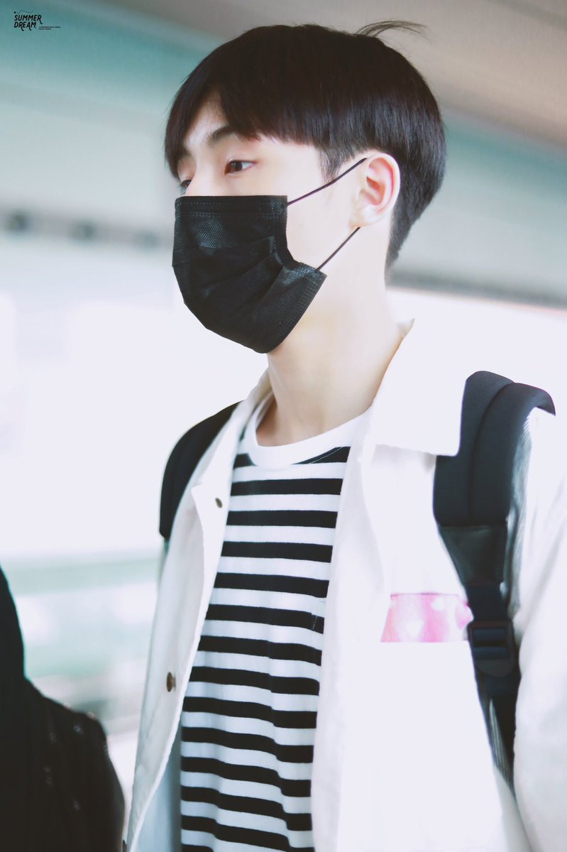 SummerDream1028's tweet photo. 190318 출발 HD

#윈윈 #董思成 #ウィンウィン  #winwin #WayV ＃WeiShenV ＃威神V https://t.co/OX4UjDT2E2