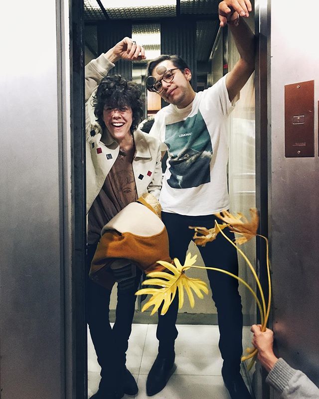 raul_al's tweet photo. - 'Of course s**t go down when it's a billion dollars on an elevator' - haha love you @iamlpofficial @laurenruthward thank you for an amazing weekend. Also thank you @vanecoliz for the photo and @mex_alex for the props 🌿- #raulal #sundayfunday https://t.co/WyKFqgAHQJ https://t.co/rHRYA9ootT