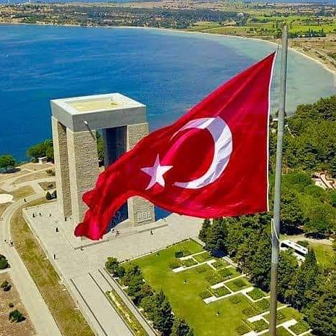 "Çanakkale'de başarılı olamadık. Nasıl başarılı olurduk ki? Zira Türkler yuvasına girilmiş aslanların hiddetiyle, cüret ve cesaret kahramanlığı ile savaşıyorlardı. Böyle bir millet görmedim. "
Sir Julien Corbet  #ÇanakkaleGeçilmez