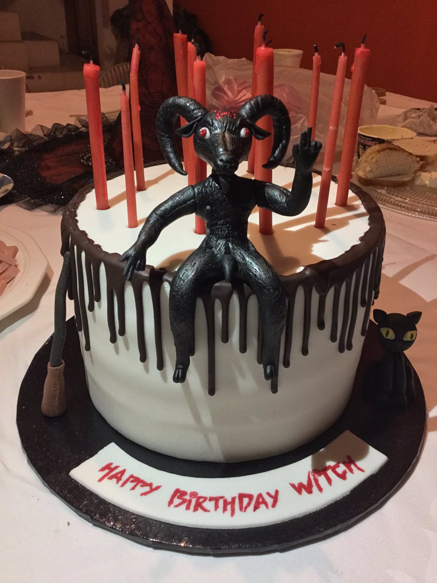 MerlinGrimm's tweet photo. A friend of mine made this cake for me inspired on @SabrinaChilling by @WriterRAS. I love this work a lot ❤️ https://t.co/iRsrP3A9B7