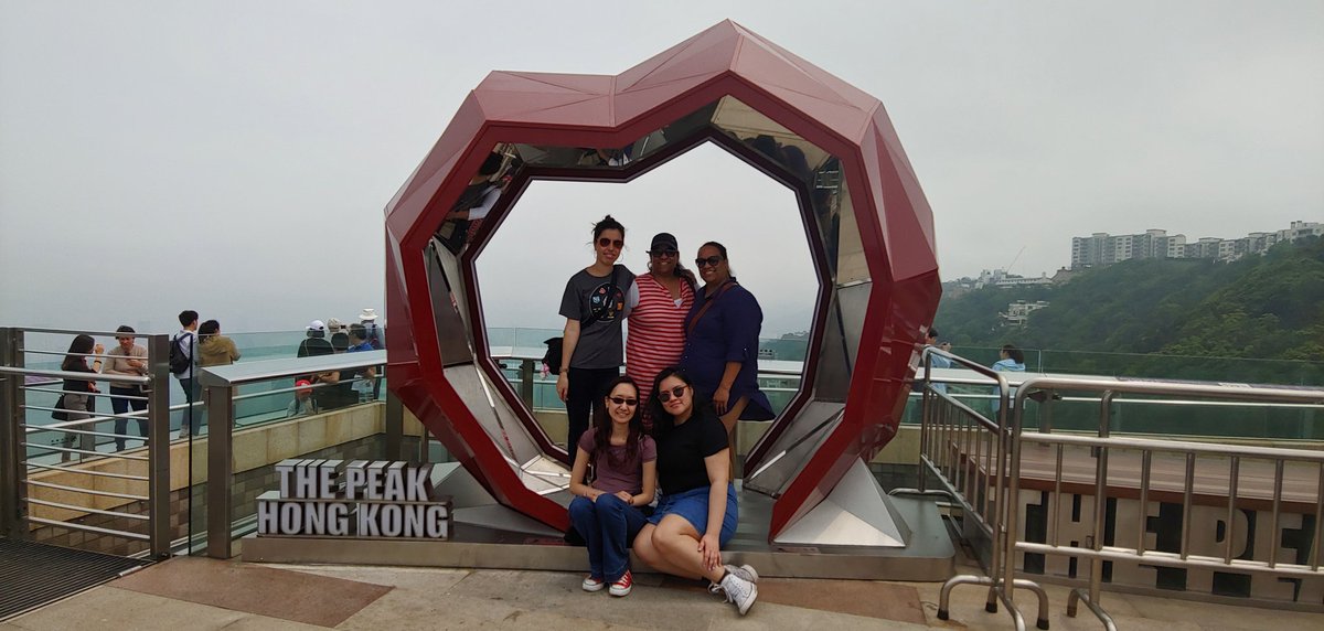 DWSnoopy's tweet photo. At The Peak Tower. So foggy
@LadyOfGwangju @sweetrupturedl8 @mekobon @ruru_ruas #hongkong #peaktower https://t.co/QlLBfDh9v1