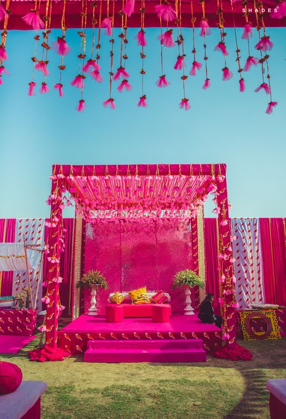 Going crazy over this pinky wedding theme...
#venue #weddingvenue #mehendivenue #wedding #indianwedding #weddinglook #weddingsofinstagram #instawedding #weddingsofinstagram #mehendidecor #Pink #decorgoals #decorideas #decorinspo #decorhacks #decoration