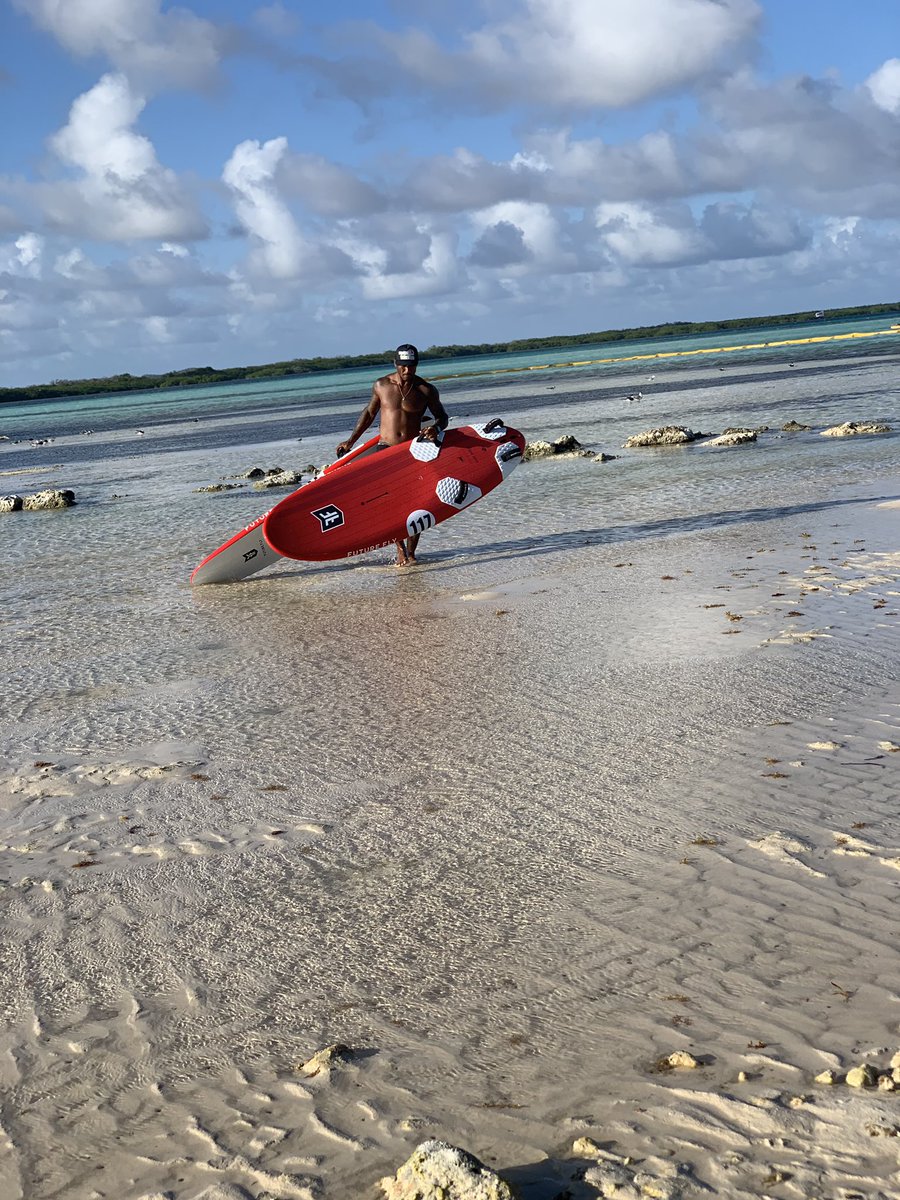 tatyfrans's tweet photo. Moving forward with my new @futureflyboards ⚫️🐎🤘🏽. #monday #newweek #futurefly #windsurf #boards #darkhorse #bonaire #caribbean #theislandboyz https://t.co/JMwQLHwGHI