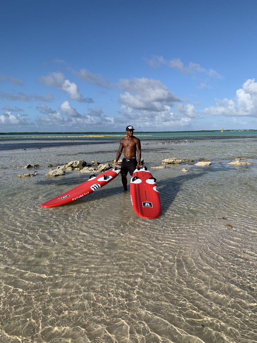 tatyfrans's tweet photo. Moving forward with my new @futureflyboards ⚫️🐎🤘🏽. #monday #newweek #futurefly #windsurf #boards #darkhorse #bonaire #caribbean #theislandboyz https://t.co/JMwQLHwGHI