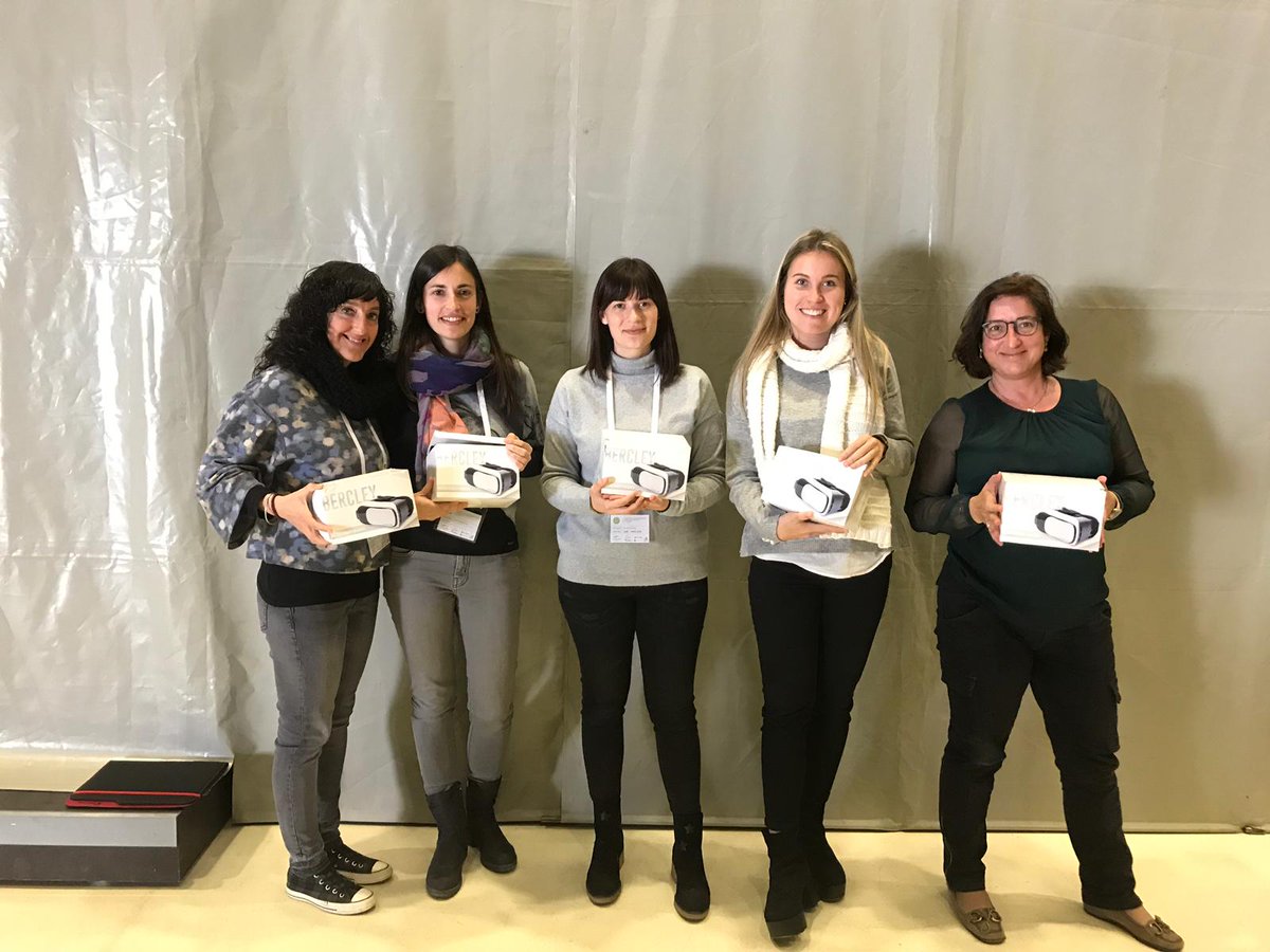 Fotografies dels 20 afortunats que dissabte van obtenir per sorteig les ulleres de RV, regal de <a href="/Clickedu/">Clickedu</a> . Gràcies <a href="/inogues/">Ignasi Nogués</a> , @MontserratBrau i resta de l'equip de <a href="/Clickedu/">Clickedu</a> ! #JNIE19 #solsona