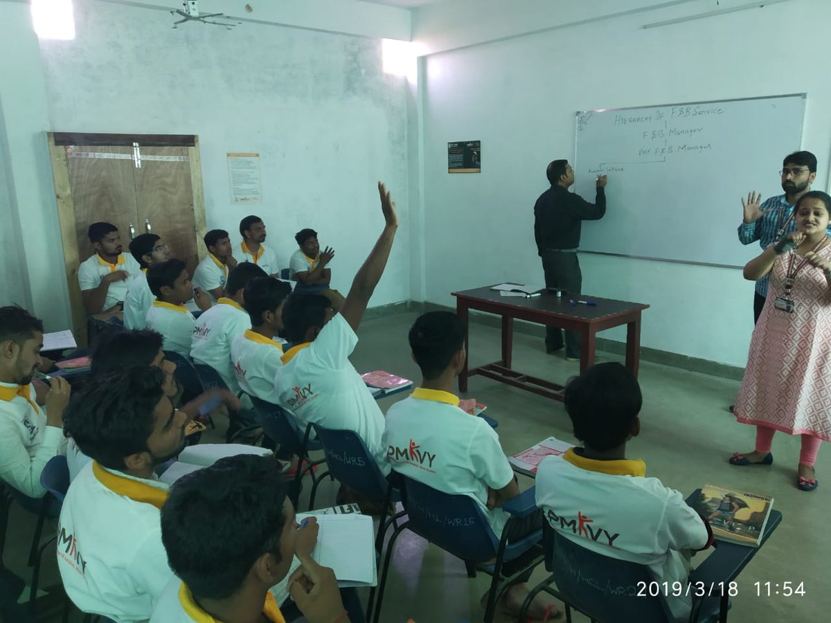 SaubhagyaF's tweet image. F&amp;amp;B Service Steward #Classroom #LabSession #GuestLecture #Deaf #PMKVYCenterLucknow #Students #FarkDikhRahaHai @SCPwD @skillthsc @MSDESkillIndia @NSDCINDIA @RajeshAgrawal94
