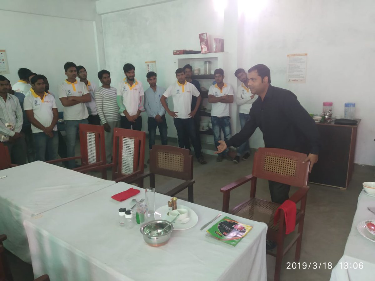 SaubhagyaF's tweet image. F&amp;amp;B Service Steward #Classroom #LabSession #GuestLecture #Deaf #PMKVYCenterLucknow #Students #FarkDikhRahaHai @SCPwD @skillthsc @MSDESkillIndia @NSDCINDIA @RajeshAgrawal94