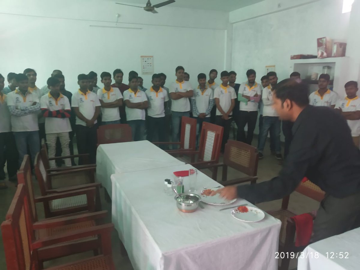 SaubhagyaF's tweet image. F&amp;amp;B Service Steward #Classroom #LabSession #GuestLecture #Deaf #PMKVYCenterLucknow #Students #FarkDikhRahaHai @SCPwD @skillthsc @MSDESkillIndia @NSDCINDIA @RajeshAgrawal94