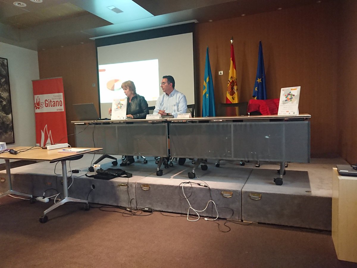 Presentación del Informe Discriminación y Comunidad Gitana 2018 realizado por @gitanos_org_AST. 
➡️ Pervivencia de barrios y centros educativos segregados que no favorecen la inclusión social.
➡️ Imagen negativa de la comunidad gitana en los medios. 
➡️ Discriminación en empleo.