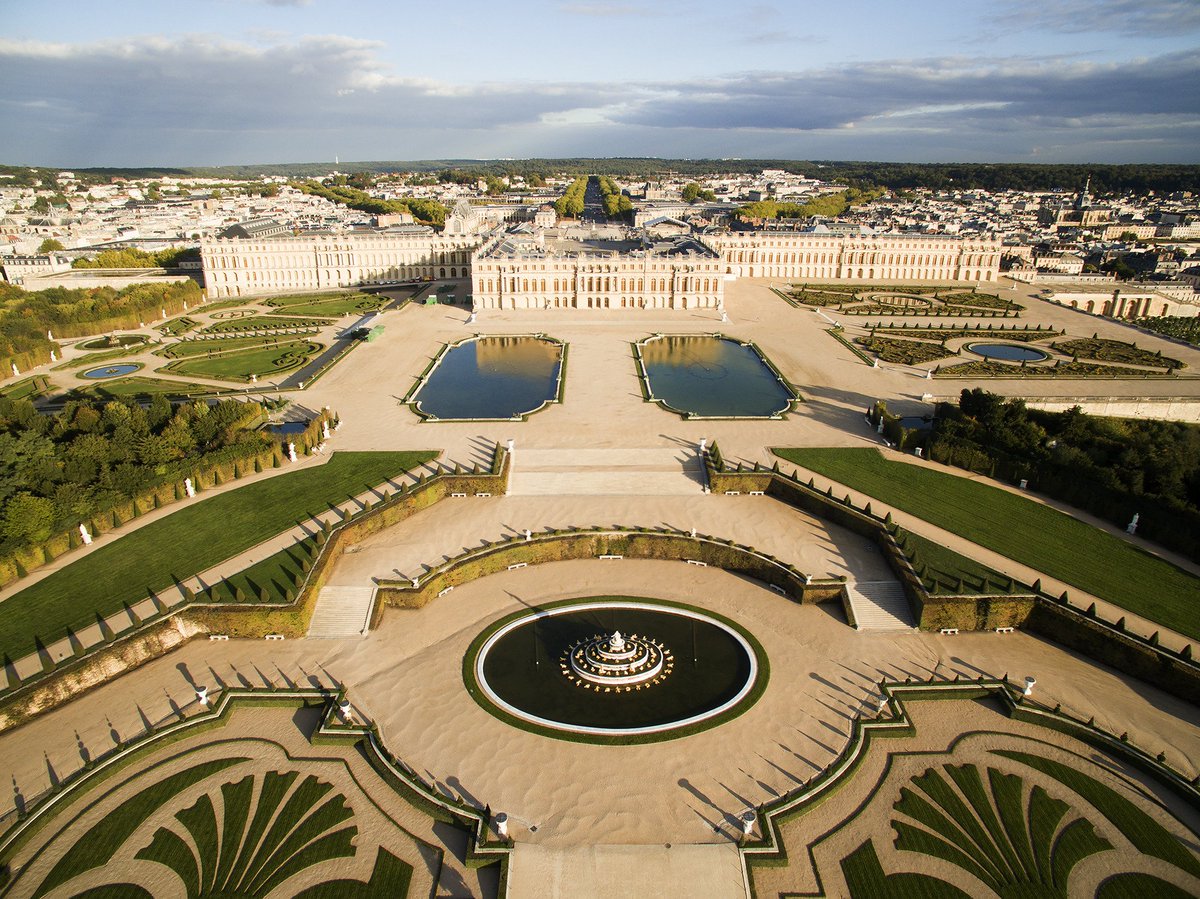 [News] @EdBangerRecords va envahir le <a href="/CVersailles/">Château de Versailles</a> pour une belle soirée #VersaillesElectro #Paris: dlvr.it/R131sC