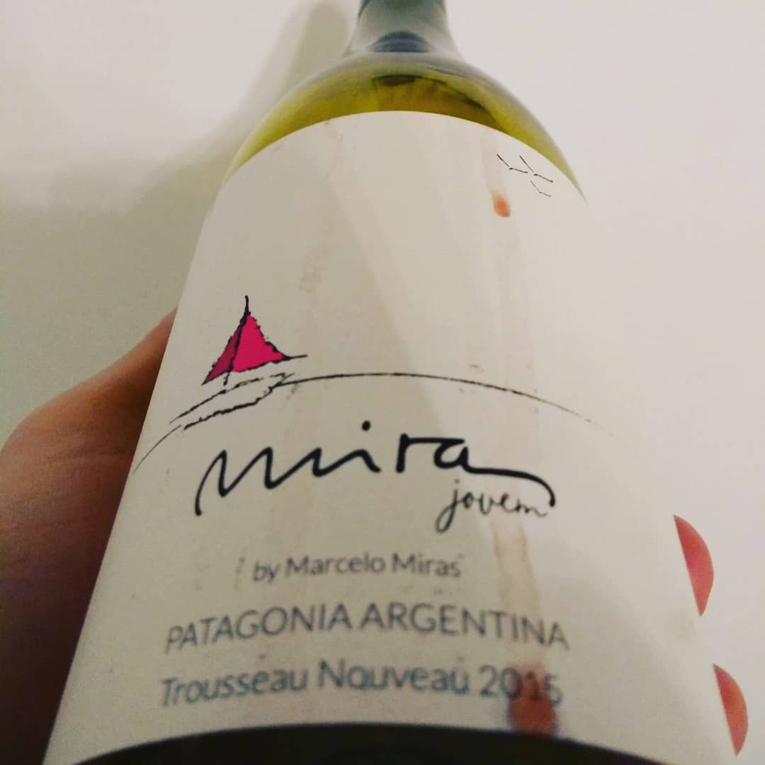 eze_mate's tweet photo. @BodegaMiras Trousseau 2015 y 2018 Río Negro
Uva francesa también conocida como bastardo. En Argentina hay pocos varietales, en Portugal la cortan para hacer oportos.
Las dos añadas me gustaron, mucha fruta y linda nariz. 
Por más vinos como estos https://t.co/MFf7kuV4RL