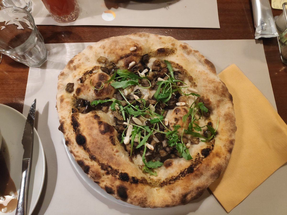 EmilyBunce12's tweet photo. Vegan pizza in venice #scfsvenice2019 https://t.co/oIhNNcjAch