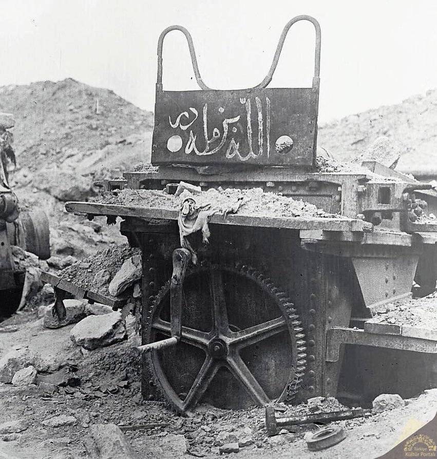 "Allah Bizimledir"⠀
⠀
Bazen bir fotoğraf her şeyi anlatır...⠀
Çanakkale Zaferinin 104. yılında Aziz Şehitlerimizi Rahmetle ve minnetle yâd ediyoruz...⠀
Ruhları şâd olsun...⠀
⠀
#ÇanakkaleGeçilmez #18martcanakkalezaferi #18MartÇanakkaleDestanı #ÇanakkaleRuhumuzdur