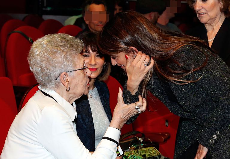 lecturas.com/actualidad/pen…
La actriz .<a href="/CeciliaGessa/">Cecilia Gessa</a> con traje <a href="/BREAofficial/">BREA</a> en losaremos <a href="/uniondeactores/">Unión de Actores y Actrices</a> 2019 via <a href="/Lecturas/">Lecturas</a>