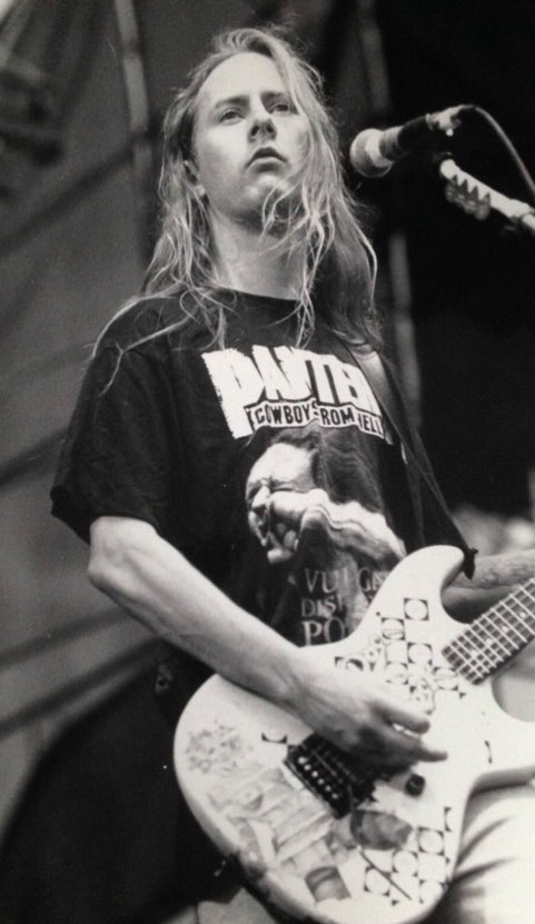 Happy birthday to the babe that is jerry cantrell!! i love you xxx 