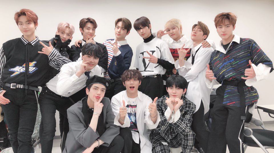 IST_THEBOYZ's tweet photo. [📸] 간사이 컬렉션 무대 후 📸
더비들 응원 덕분에 비타민 UP‼️⬆️⬆️
더비들도 비타민 UP‼️해서 즐거운 월요일되세요❤️✨

#THE_BOYZ #더보이즈 https://t.co/CD3qJameYC