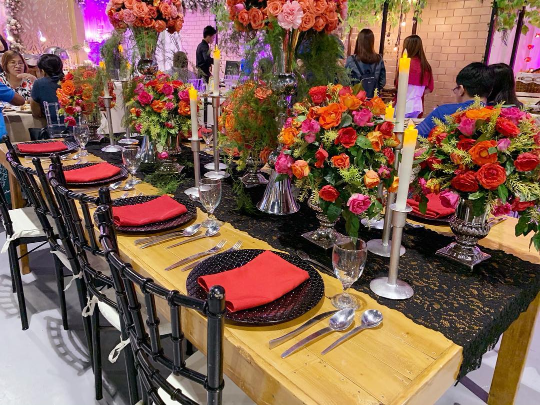 themesandmotifs's tweet photo. Wedding Expo Philippines wouldn't be complete without Wedding Banquets Manila! We sincerely all of our featured caterers: Josiah's Catering, RichGold Weddings, and Hizon's Catering —and all soon-to-weds who participated in this grand food tasting festival. https://t.co/wM8Q8M5ttn https://t.co/KUwzG2TajF