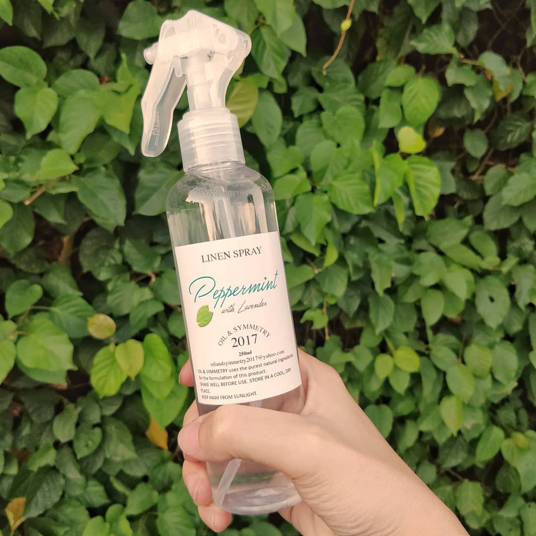 Keep your linen smelling fresh and clean with this peppermint with lavender linen spray from #oilandsymmetry. Made from all-natural ingredients the spray also comes in a smaller bottle. 🍃🍃🍃

#linenspray #fresh #fragrance #scent #cebu #local #localbusiness #smallbusinessowner