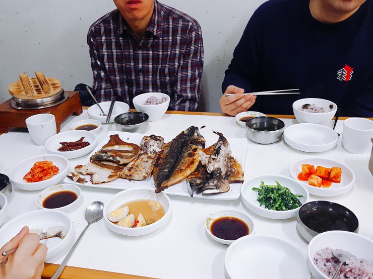 파장동 북수원시장에 생선구이정식 먹으러 오세요~ 양도 많고 맛도 좋아요~^^ 생선구이만 시켰는데 솥밥이 보너스로 따라오는 후한 인심까지!!