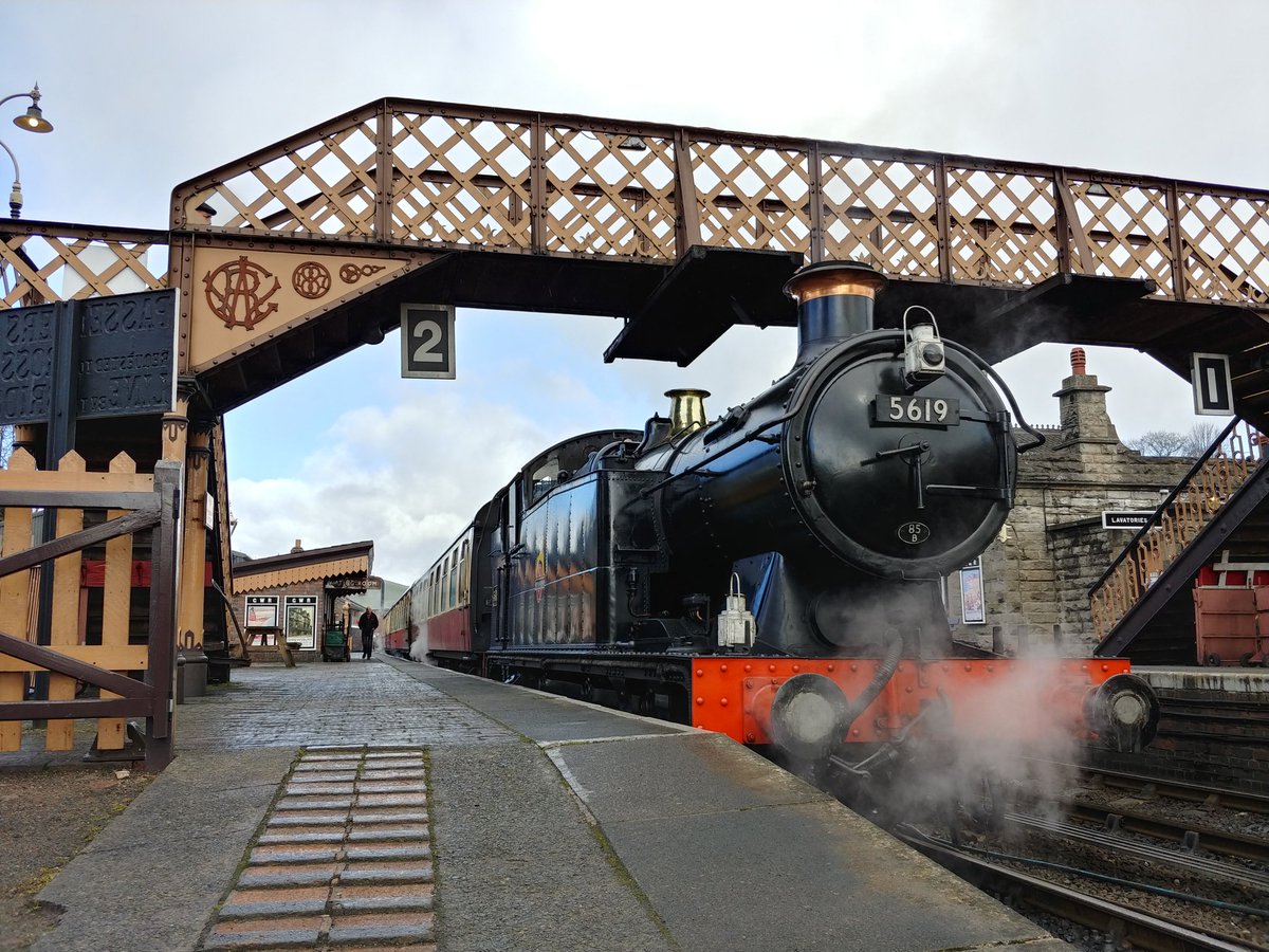 GWR23's tweet photo. 5619 waiting to depart Bridgnorth https://t.co/CPnw71dnZV