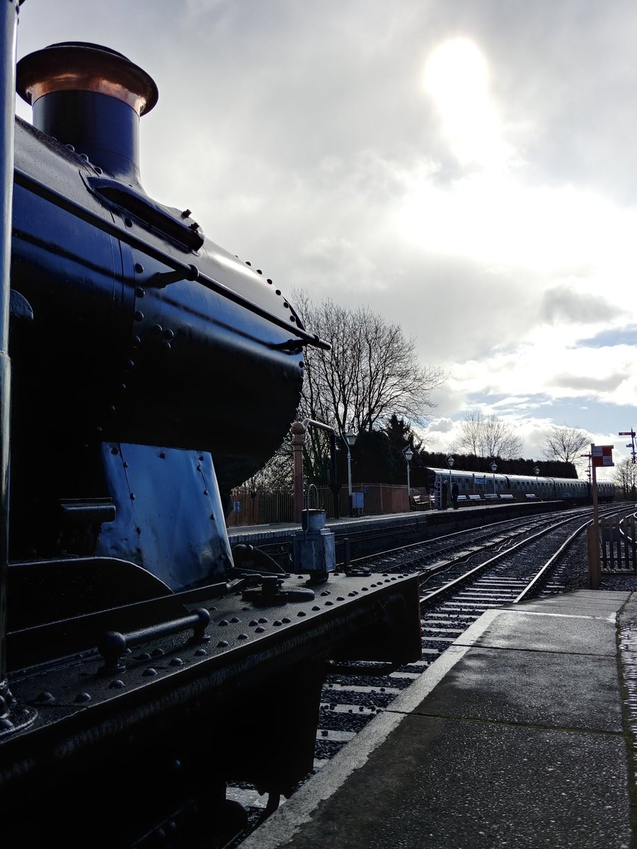 GWR23's tweet photo. 5619 waiting to depart Bridgnorth https://t.co/CPnw71dnZV
