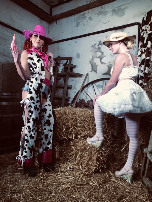 Joyeux anniversaire ma belle @Anaislatouroff 🎉.   Plein de bonnes choses, une ann&eacute;e rempli de bonheur<a class="tags" target="_blank" title="On Twitter" href="/?out=eyJ0eXAiOiJKV1QiLCJhbGciOiJIUzUxMiJ9.eyJpYXQiOjE3MjIwNDE3OTgsImlzcyI6InR3cG9ybnN0YXJzLmNvbSIsIm5iZiI6MTcyMjA0MTc5OCwiZXhwIjoxNzUzNTc3Nzk4LCJyZWRpcmVjdF91cmwiOiJodHRwczovL3R3aXR0ZXIuY29tL0FuYWlzbGF0b3Vyb2ZmIn0.T25o_QakUt0nhjbXcSnbgad8wjwU3N7O-AJ580VeZhOgoFH7rMC4d5mSvqLbhFeVVDHTCnO601XivEUs-7M1eQ">@Anaislatouroff</a><a href="/tag/rt"class="tags"><span>#rt</span></a>