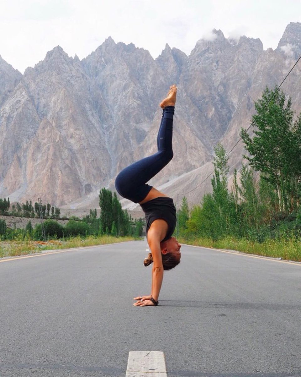 mastyomi's tweet photo. Yoga on Karakorum highway Passu 
.
.
.
.
.

#yogagirl #yogalifestyle  #exercis #bodyfitness #Nature #Kayala #Gojal #Gojalvalley #Hunza #Gojal #Passu  . https://t.co/X2EKZV7IBr