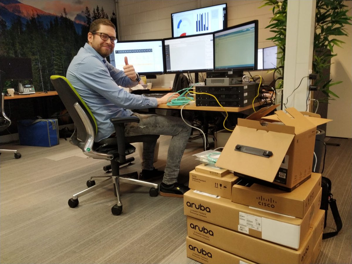 doit_bv's tweet photo. Onze Sjors is druk bezig met het installeren van netwerkapparatuur. Wil jij ook sneller internet? Wij helpen je daar graag bij! https://t.co/V0f0WvuLAO