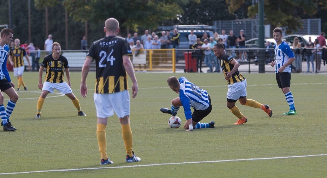 Morgen om 20.00 uur speelt De Valk een oefenwedstrijd tegen <a href="/vvBladella/">Bladella</a>