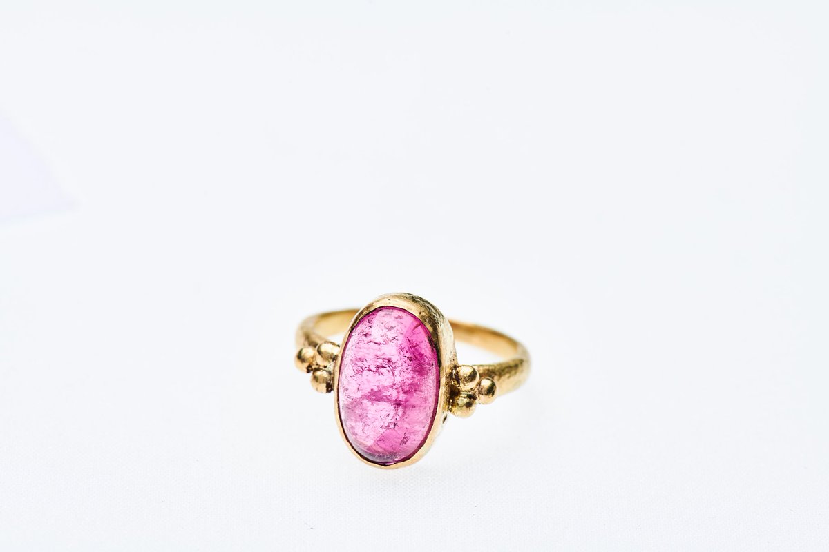 It’s all in the detail let the natural beauty if the gem sing 💓🌸💓 #pinktourmaline #fairtradegold #harrogate #cotswolds