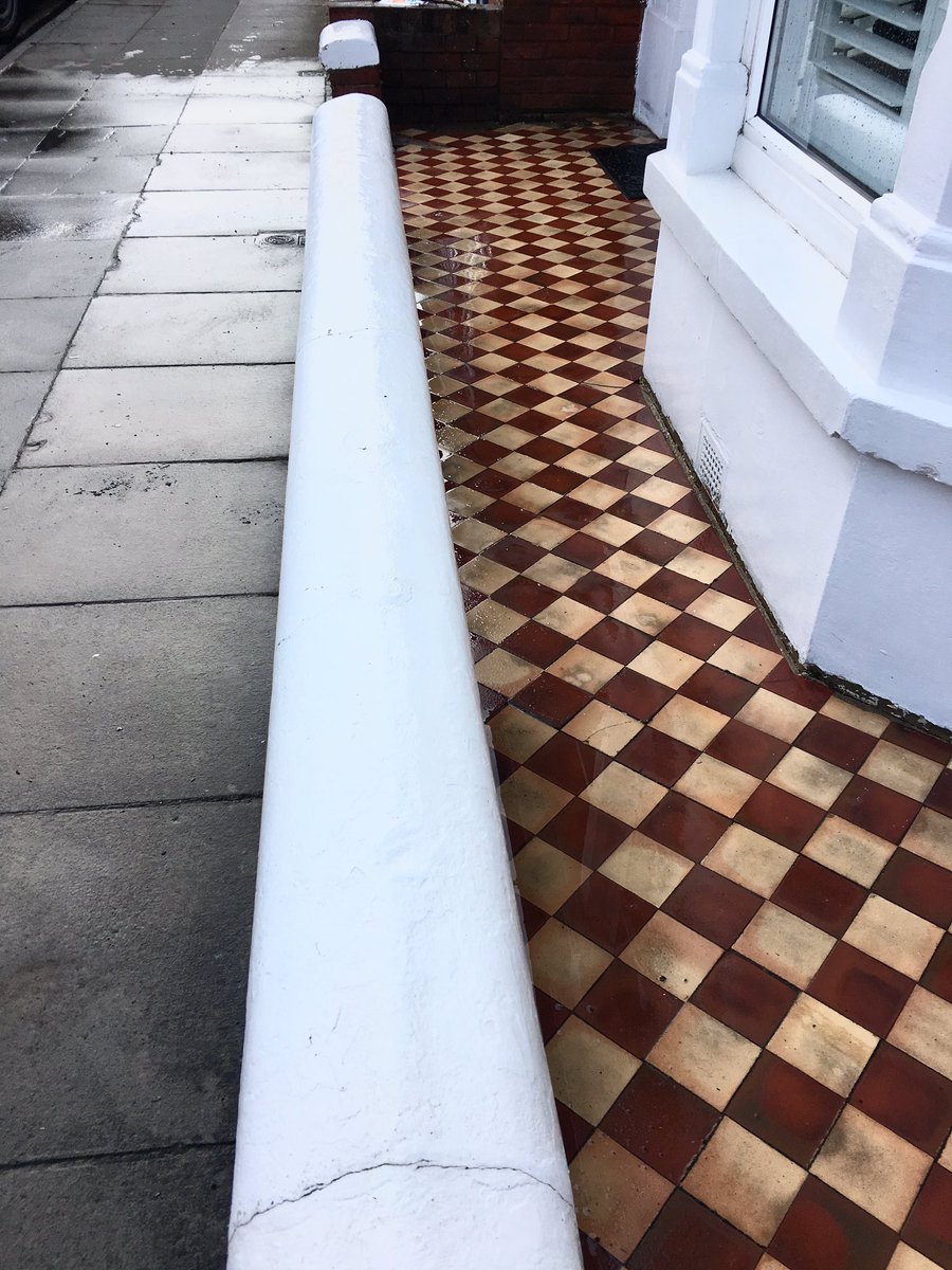 ReignWindwc1ean's tweet image. WOW🤩 what a difference. Brought back to life this bay front home. #soutshea #Portsmouth #windowcleaner #Reign #milton #SpringCleaning #CleanUp #cleaning #LoveMyCity