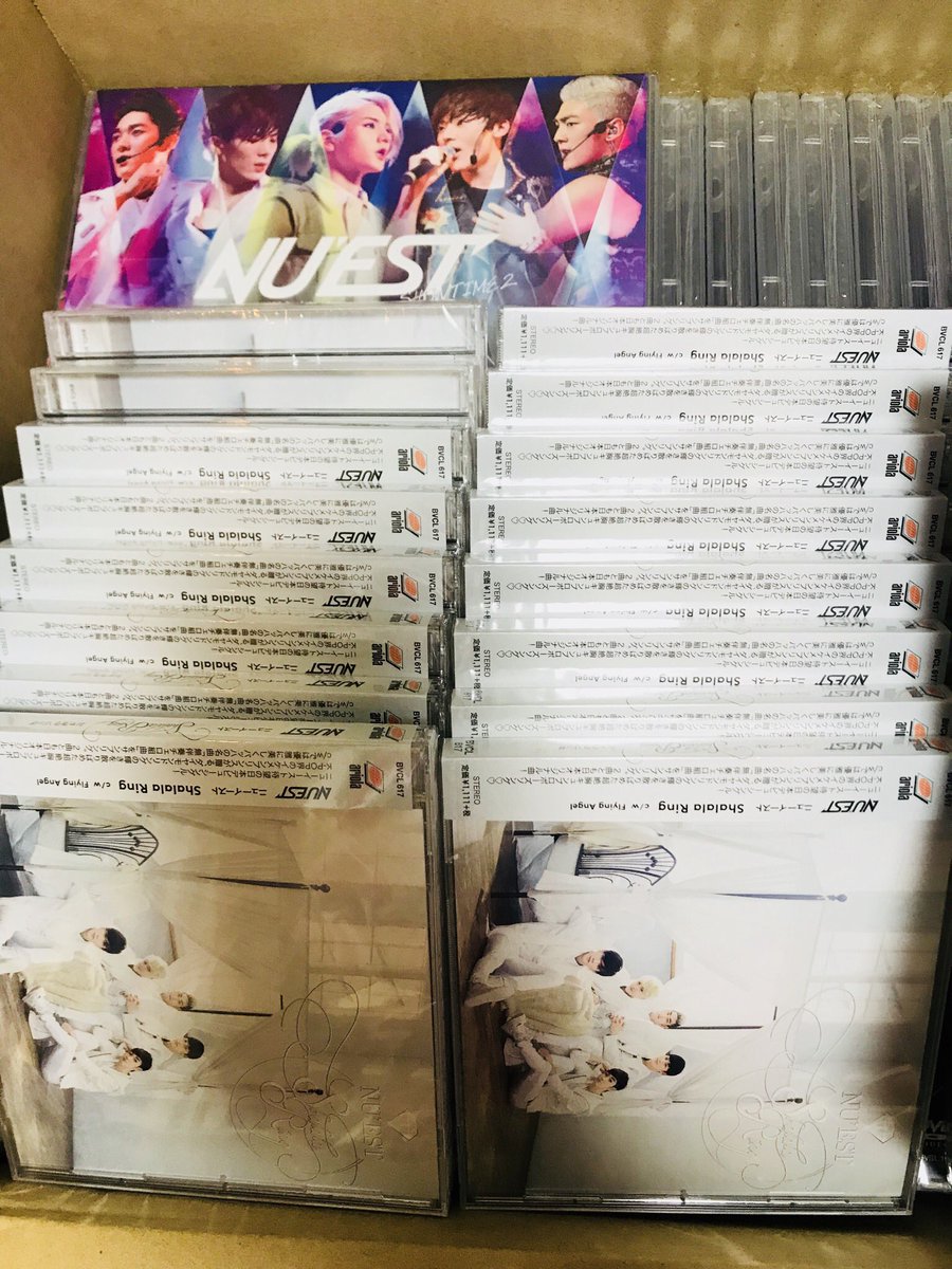 marimo_love72's tweet photo. 즈어가 정말 간절해서 그러는데요
뭐 걸면 된다고 해서...😣😣

오늘 티켓팅에 성공하면 쇼타임2 DVD 드립니다 RT하세얌... 이거 정가 육천엔(흑흑)

그리고 티켓팅 잘 하라고 기도 좀 부탁🙏🏻 
찐 라부들 모두 포도알을 잡아요 🍇 https://t.co/UAYeoNvCL1