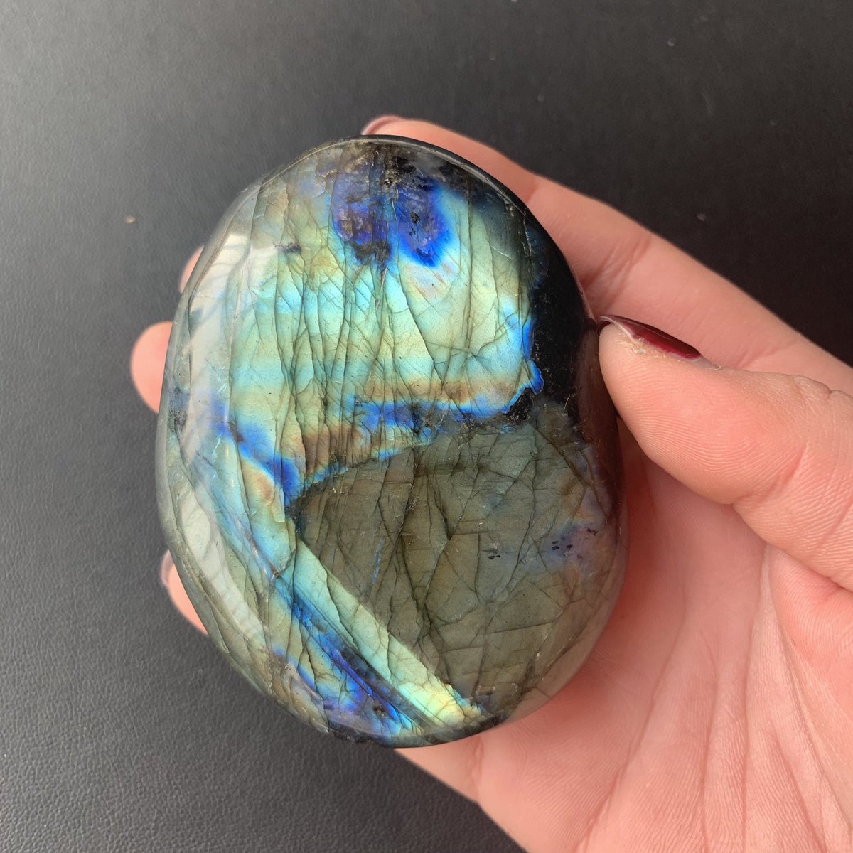 rockeastgem's tweet photo. On sale：Polished Natural 2faces Flashy Labradorite Stone
size：77*59*29mm  229g
💰：25usd shipped

#labradoritestones #blueflashlabradorite #flashlabradorite #labradoriteflash #flashylabradorite #flashylabradorites https://t.co/dX59kBrEDH