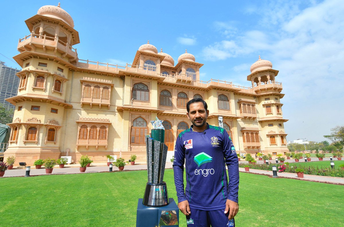 thePSLt20's tweet photo. Victorious #HBLPSL captain @SarfarazA_54 with the Pakistan trophy visited the Mohatta Palace a day after the memorable final. @TeamQuetta #KhelDeewanoKa https://t.co/daFrQLzj2X