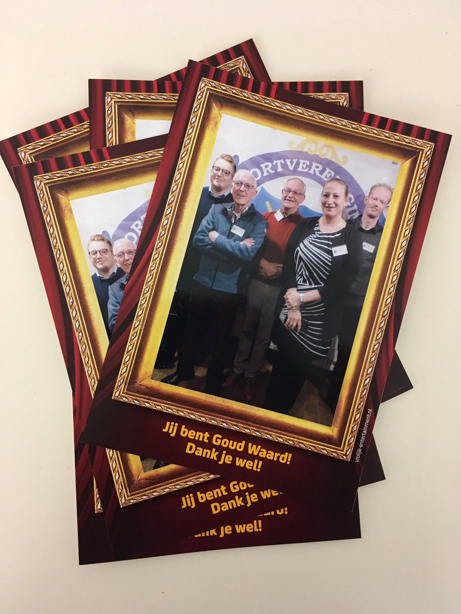 Vrolijketweet's tweet photo. Afgelopen vrijdag het entertainment mogen verzorgen op de #sponsoravond van SV Bedum, met ludiek VIP-ontvangst op de rode loper. Na afloop kregen de gasten de foto meteen mee naar huis. Hoe leuk is dat? #entertainment #cabaret #entreeact https://t.co/VwfOgK7gVH