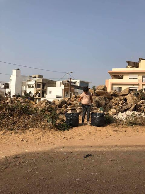 SAVE_DAKAR's tweet photo. ''Lou ma fille de 6ans relève le défi #Cleanupchallenge pour un Sénégal propre '' Arthur Jadoul 👌🇸🇳🙏🇸🇳❤👌👍🙏👏👏👏👏 
 🇸🇳🇸🇳🇸🇳🇸🇳🙏🙏🙏🙏🙏👌💪💪💪💪
 Le challenge continue 🇸🇳🇸🇳🇸🇳🙏💪
 Envoyez nous vos photos 😊
 #Savedakar #TrashChallenge 
 #Kebetu #Senegal https://t.co/1RJmBZPM0e