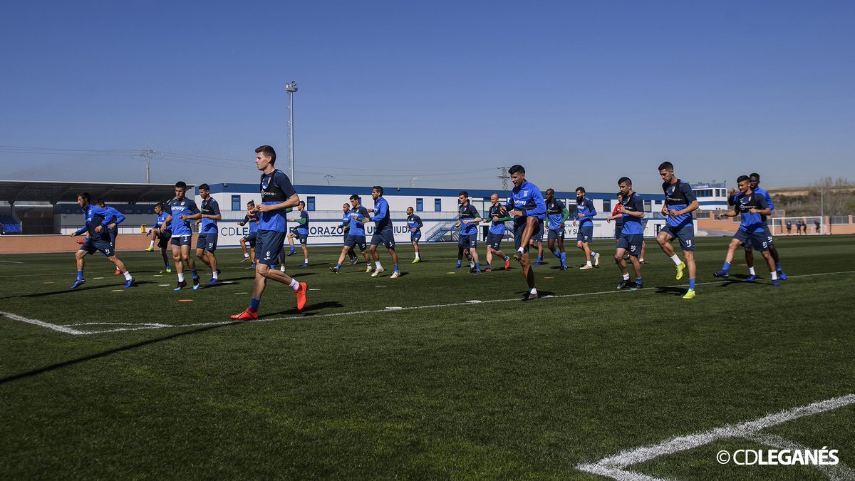 ¡Buenos días! A partir de las 11:00 horas la plantilla realiza su primer entrenamiento de la semana. Será a puerta abierta en la Instalación Deportiva Butarque. #FelizLunes