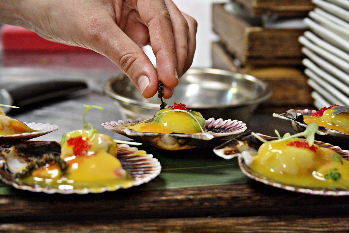 Preparando el Día del Padre. Mañana te esperamos con ese toque especial que nos gusta dar a cada plato. 😎#Taramarear