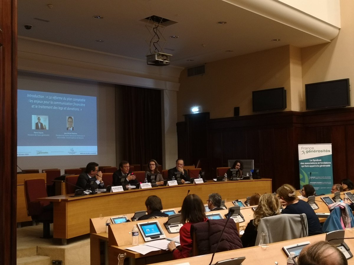 generosites's tweet photo. Ouverture de la matinée d'échanges par notre président @PierreSiquier ! Réagissez en direct sur @generosites 👍#plancomptable #comfi #générosité https://t.co/W04uQlQcbO