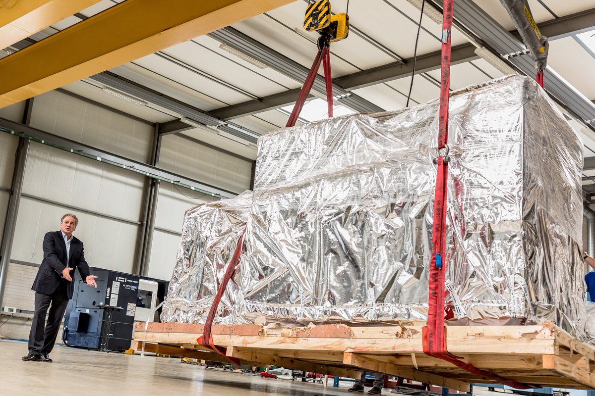 Bendertechniek's tweet photo. @Demoweek 2019 gaat morgen beginnen. Benieuwd hoe de machines er uit zien, die wij hebben uitgepakt? Of wil je meer weten over #additivemanufacturing / #3DPrinting ? Kom dan morgen t/m vrijdag eens langs. De koffie staat klaar. Meld je aan via deze link:  https://t.co/SPxXJtisri https://t.co/Sh27QDoU9N