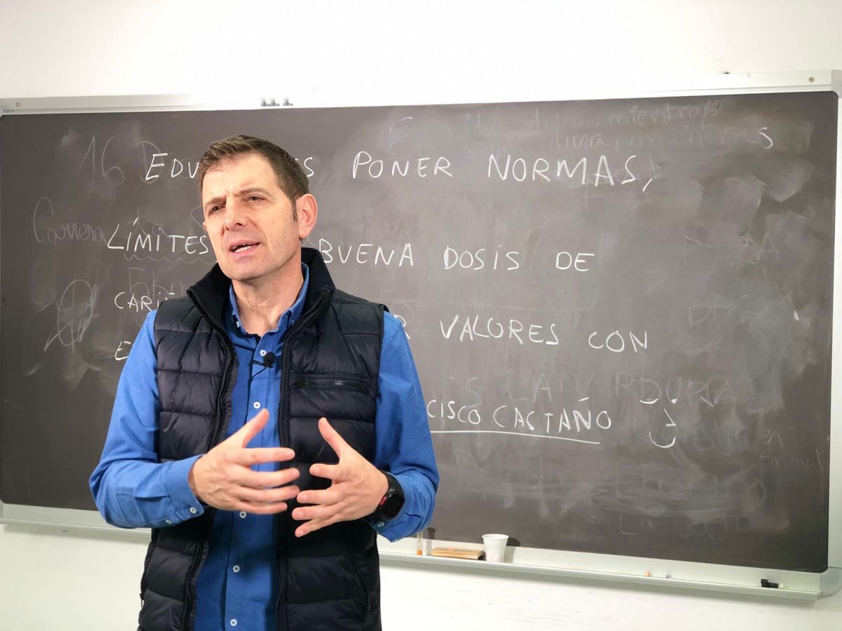 Esta semana estaré miércoles y jueves impartiendo una formación para maestros en el <a href="/ColegioSalgui/">Colegio Salgui</a> de Valencia. <a href="/feceval_cece/">FECEVAL-CECE</a> Encantado de poner mi granito de arena.  
<a href="/paco_salavert/">Francisco Salavert</a>