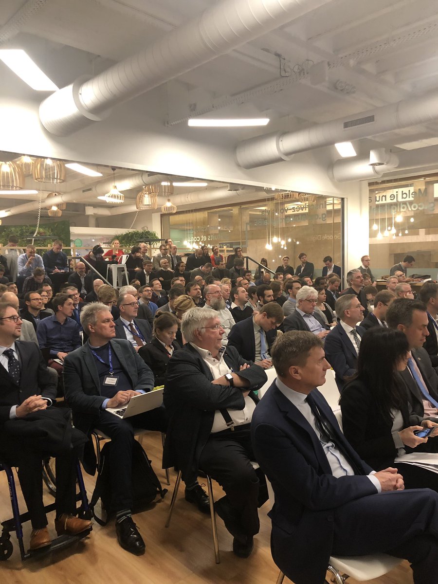 Presenting #AI4Belgium with <a href="/alexanderdecroo/">Alexander De Croo 🇺🇳</a> 

Creating a new, ambitious ecosystem to allow Belgium to continue to pioneer and take the lead in AI and bring all talent together. 

Highlighting the positive impact of AI for society and day-to-day life of people.

Proud! 👊🏻
