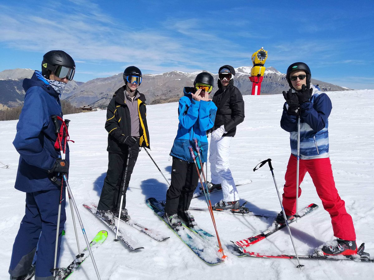 clement_laselva's tweet photo. Week-end de team building  @JMCNice à @VALBERGAlpesSud ⛷#WeAreJE #JMC https://t.co/fP4l6Hiwvh
