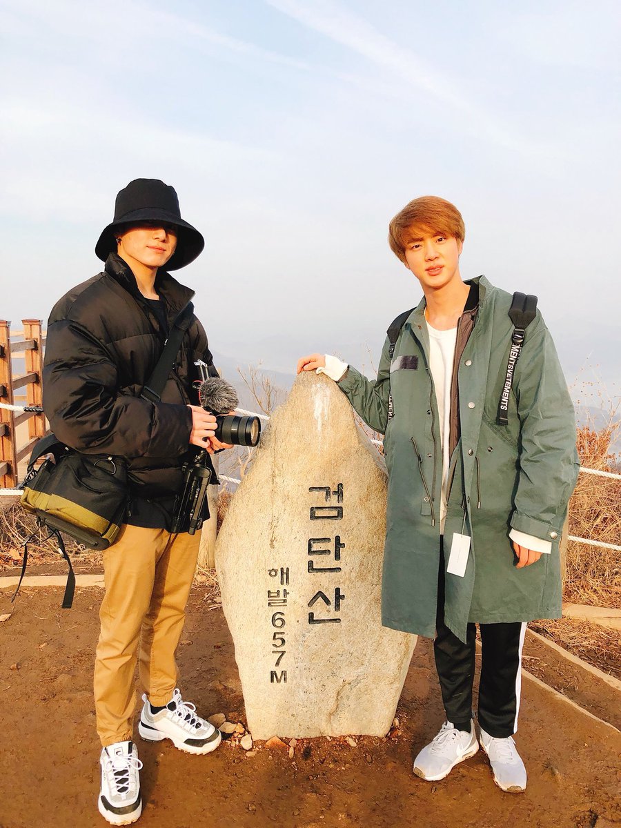 PhJiminastics's tweet photo. [IMAGE] 031819
등산!!
🍒
#soompiAwardsbts 
#TeamBTS https://t.co/brQWd1kM1j