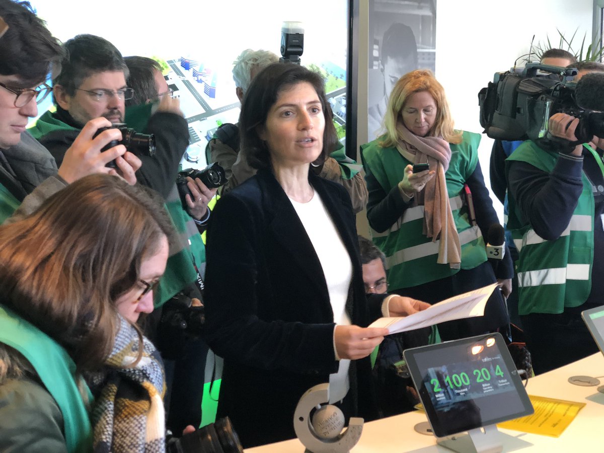 CmqEINE's tweet photo. Ouverture de la semaine de l’industrie chez @SchneiderElec en présence de @jmblanquer @BrunoLeMaire @SebLecornu et des lycéens de la #voiepro #LesFontenelles @JeanAndelys @CMQ3E @Expert_menj @unneargentina @ifceeae https://t.co/ACcGaZALot