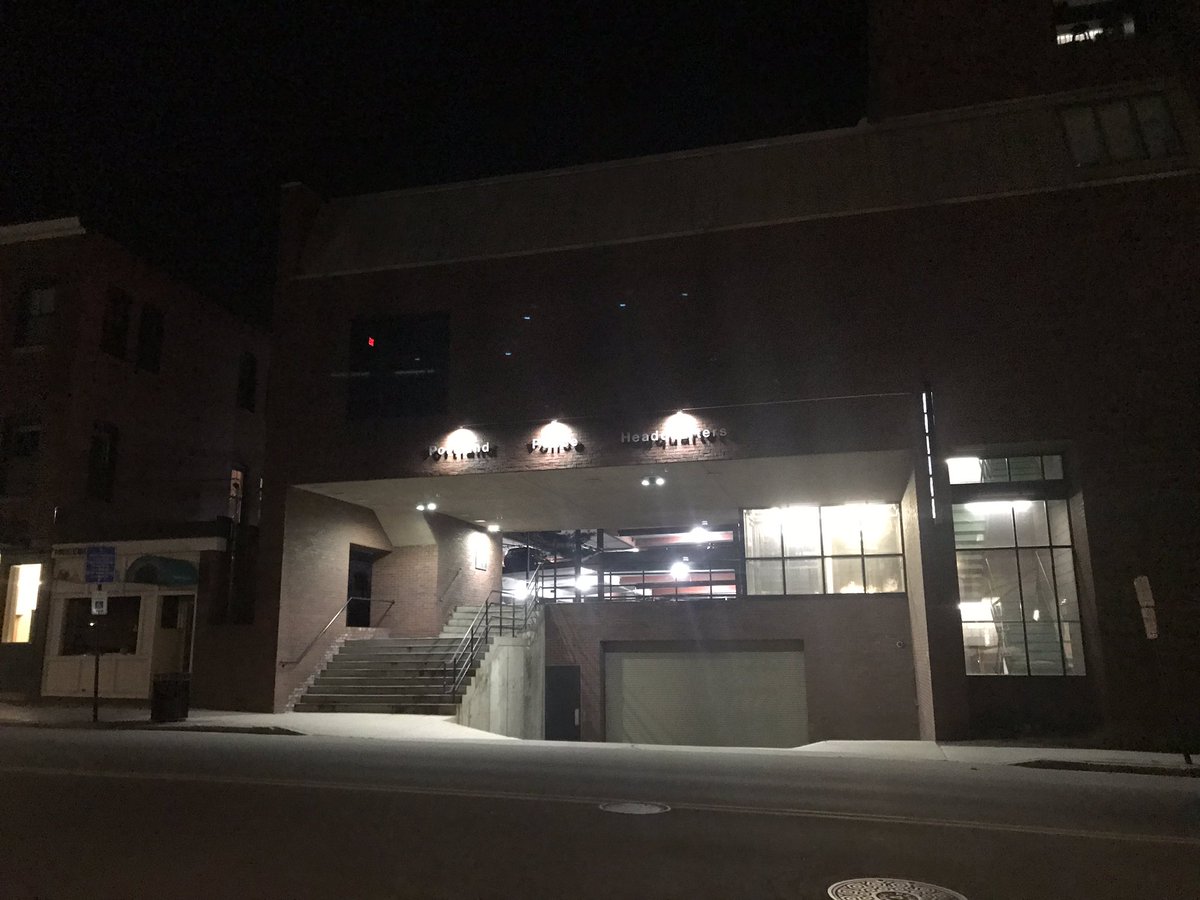 We’re live outside the <a href="/PolicePortland/">Portland (ME) Police</a> department where officials are investigating a homicide that left one Portland woman dead. 

We’ll tell you who was arrested in connection with the death and what we’re still working to learn this morning. 

Live report on #GDM 

<a href="/WGME/">CBS 13 News</a>