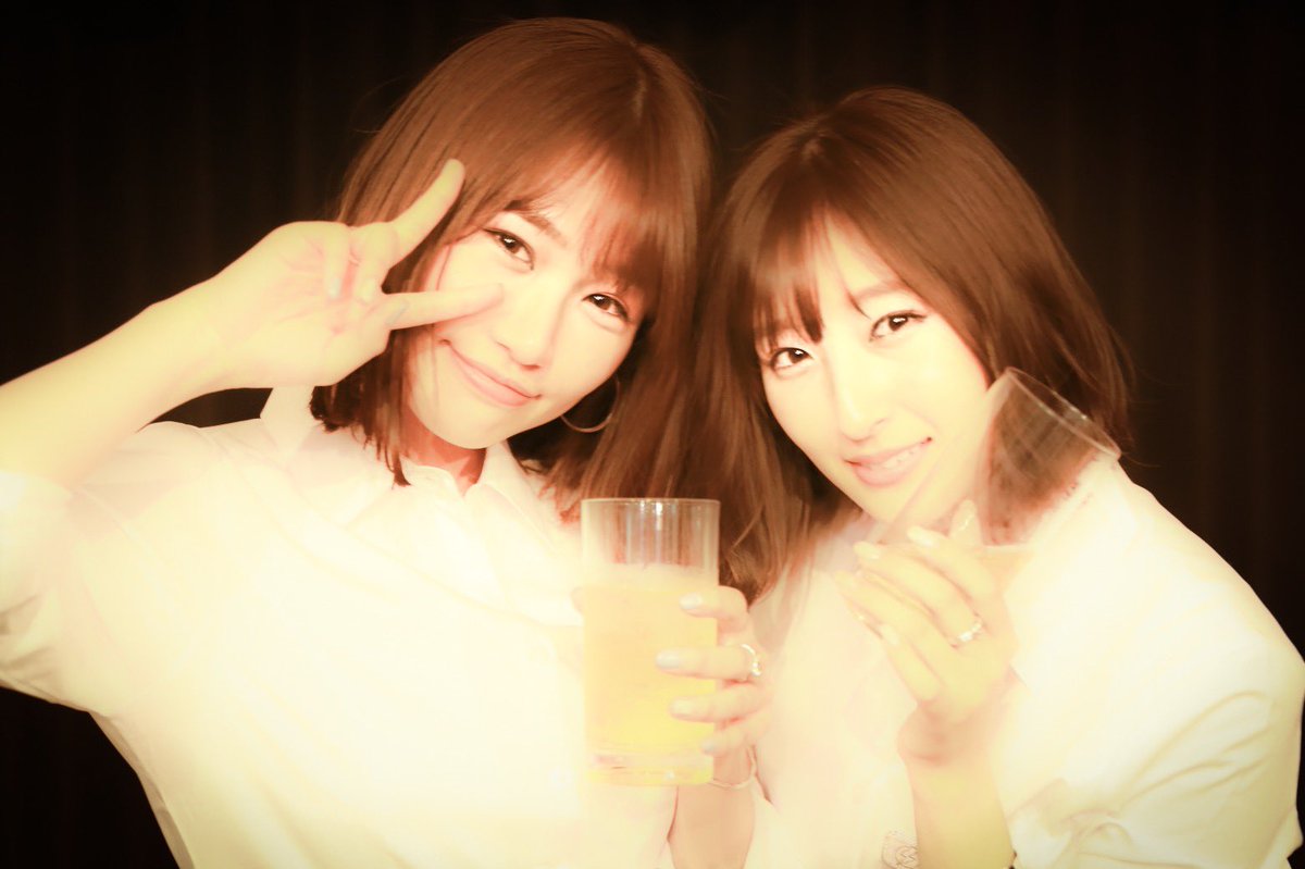 suzupny's tweet photo. (画像見たまんまの)
左側→夏希 リラ さん
@rirara0729
右側→瀬名 葉月 さん
@hazu1121
↑↑↑
#フォローお願いします 💓
#smooth cafe
#smoothbar イベント
ほろ酔いのママたち #はづリラ
#カメラ女子 #photograph
#ファインダー越しの私の世界
#写真撮ってる人と繋がりたい https://t.co/5afvpQAVC1