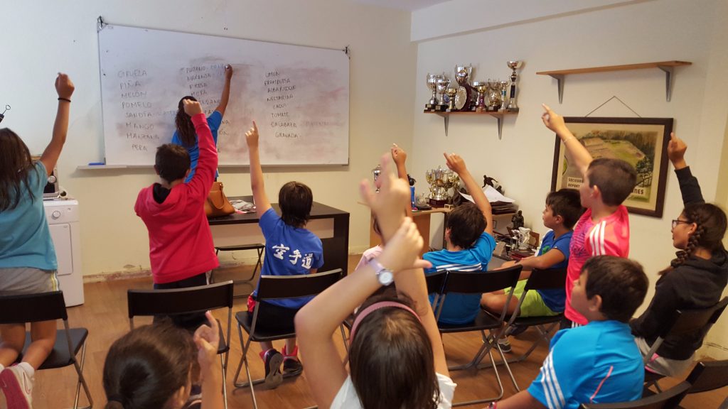 siteCAMPS's tweet image. ¿Estás buscando un campamento de verano en Asturias? GR SUMMER CAMP tiene muchas opciones para ofrecerte. Solicita más información aquí --&amp;gt; bit.ly/2HD22U9