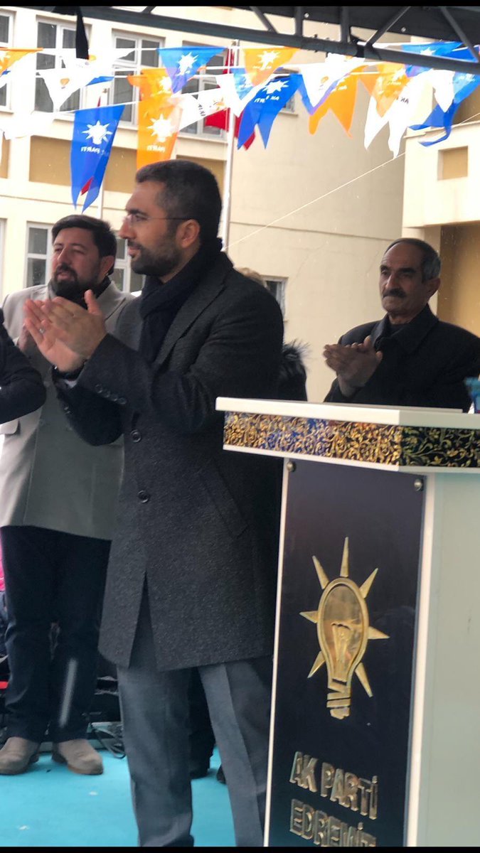 Mahalle buluşmalarımız devam ediyor.Bu hafta Eminpaşa mahallesinde aşure dağıtımı yapıldı.Halkımızın coşkusu görülmeye değerdi.
#ismailsayilekazananedremitolacak 
<a href="/_cevdetyilmaz/">Cevdet Yılmaz</a> 
@FanKayhan 
<a href="/OsmanGulacarTR/">Osman Nuri Gülaçar</a> 
<a href="/NecdetTakva/">Necdet Takva</a> 
@av_ismailsay 
<a href="/SavasN_Kiylik/">Savaş Nurullah KIYLIK</a> 
@NiyaziKaplan17