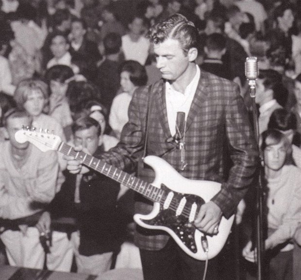 FedeSalvetti's tweet photo. Se ne va il re della chitarra surf, il primo ad aver usato un 100 watt fender, pionere del tremolo picking, un genio.
#DickDale #Misirlou #DelTones https://t.co/doSMC5CvE3